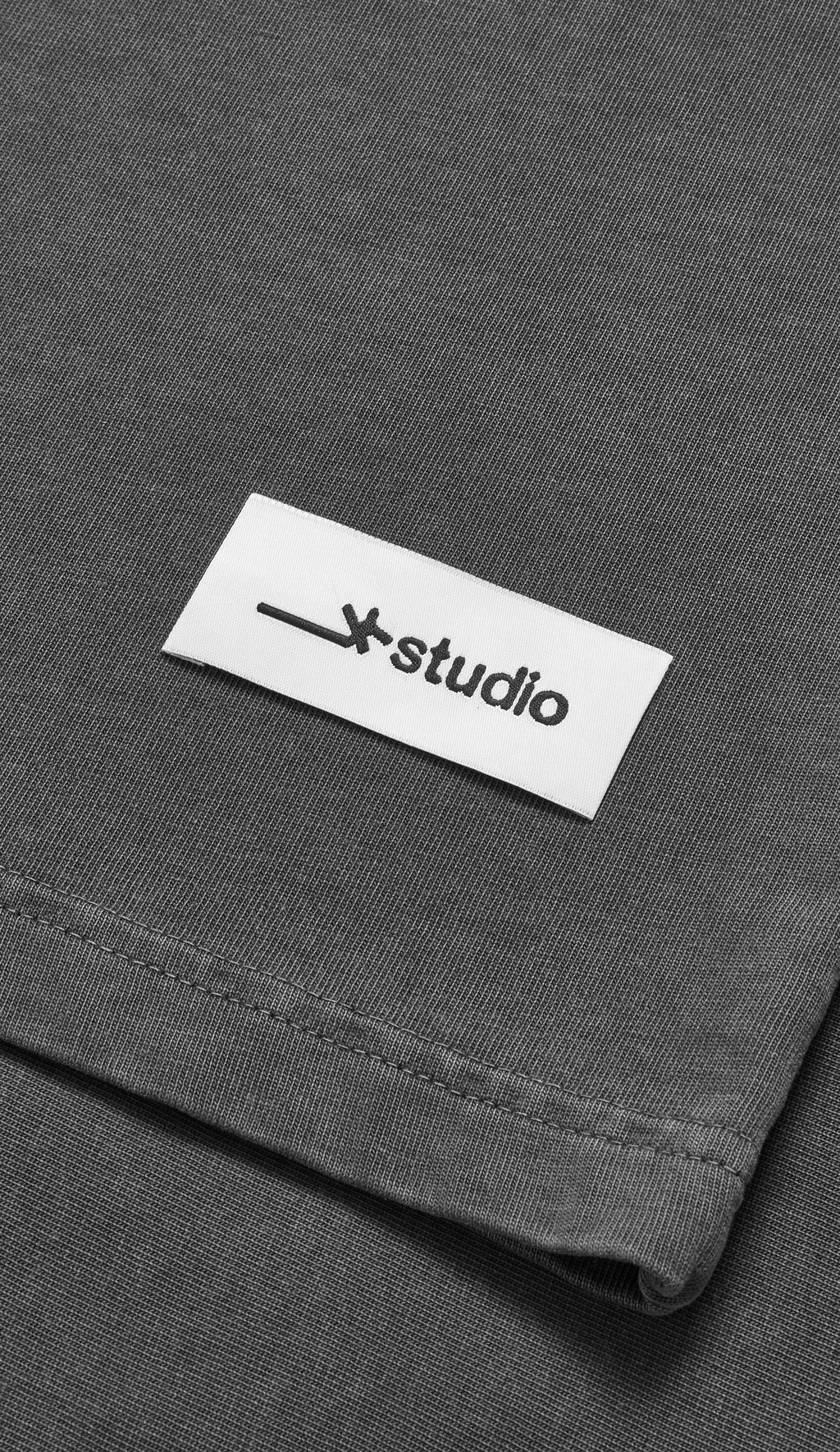 SCRIPT TEE - GREY