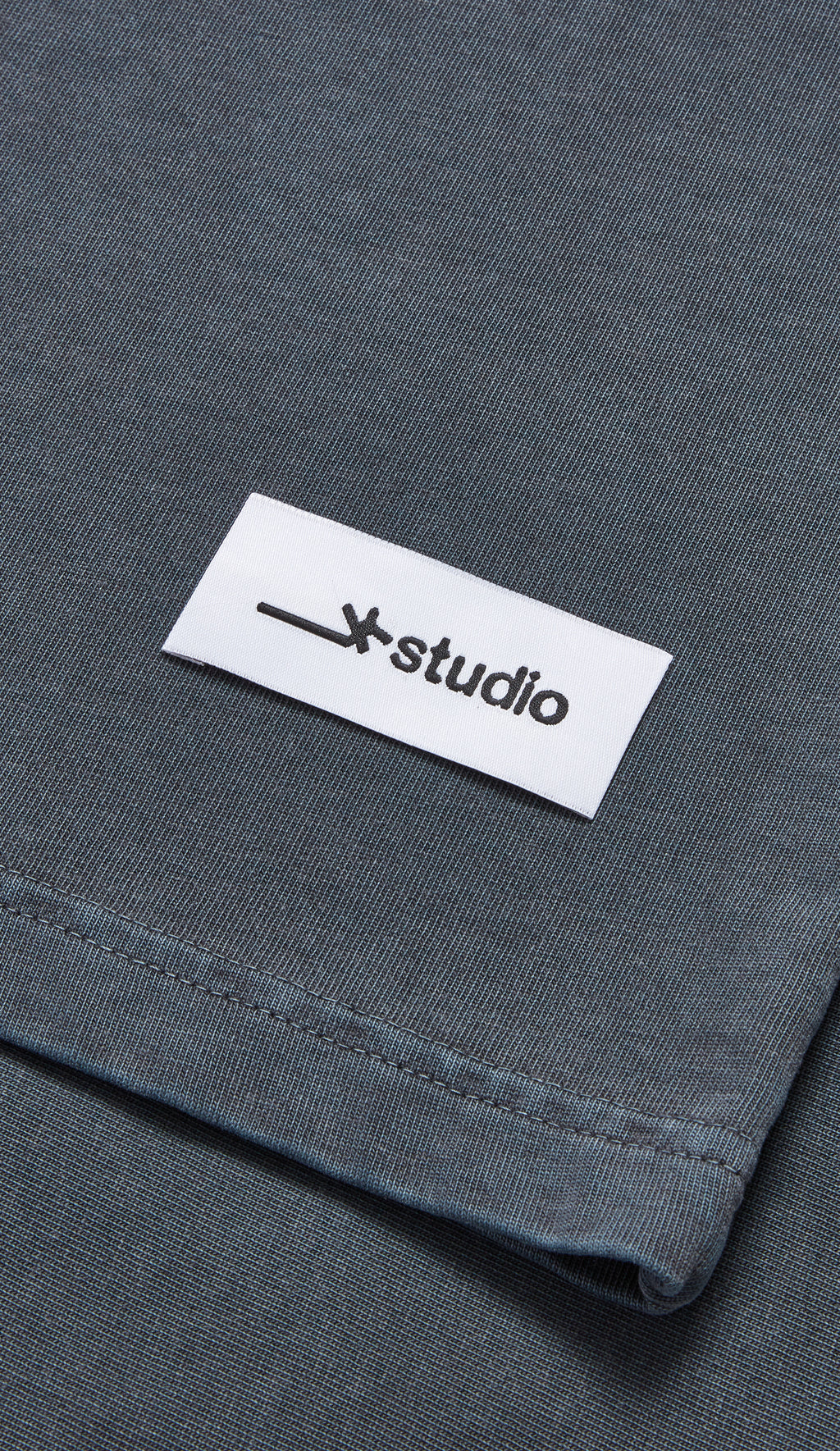 SCRIPT TEE - GREY