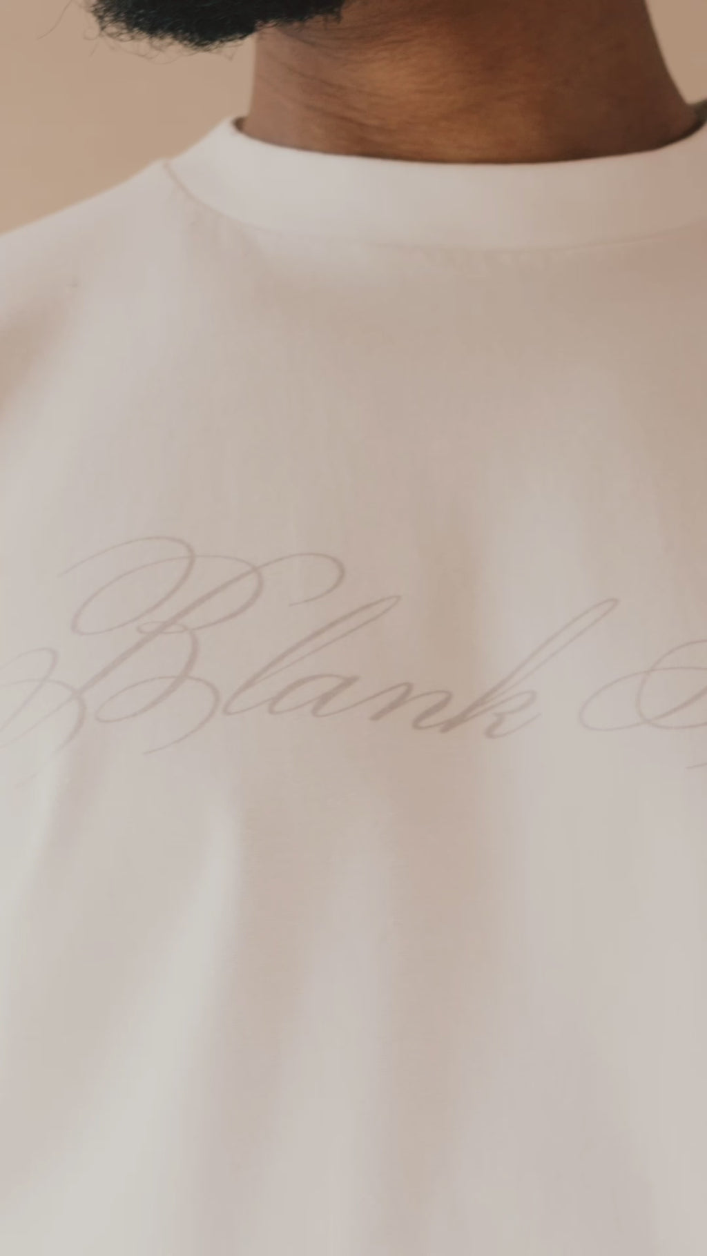 SCRIPT TEE - GREY